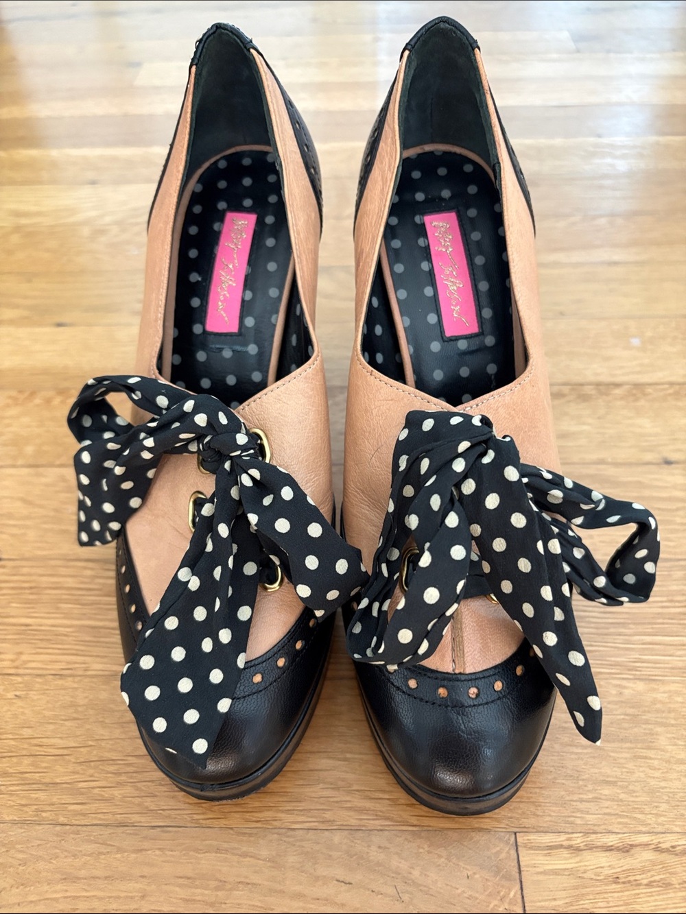 Vintage Betsey Johnson Tan and Black Polka Dot Bow Platform Heels Size 8